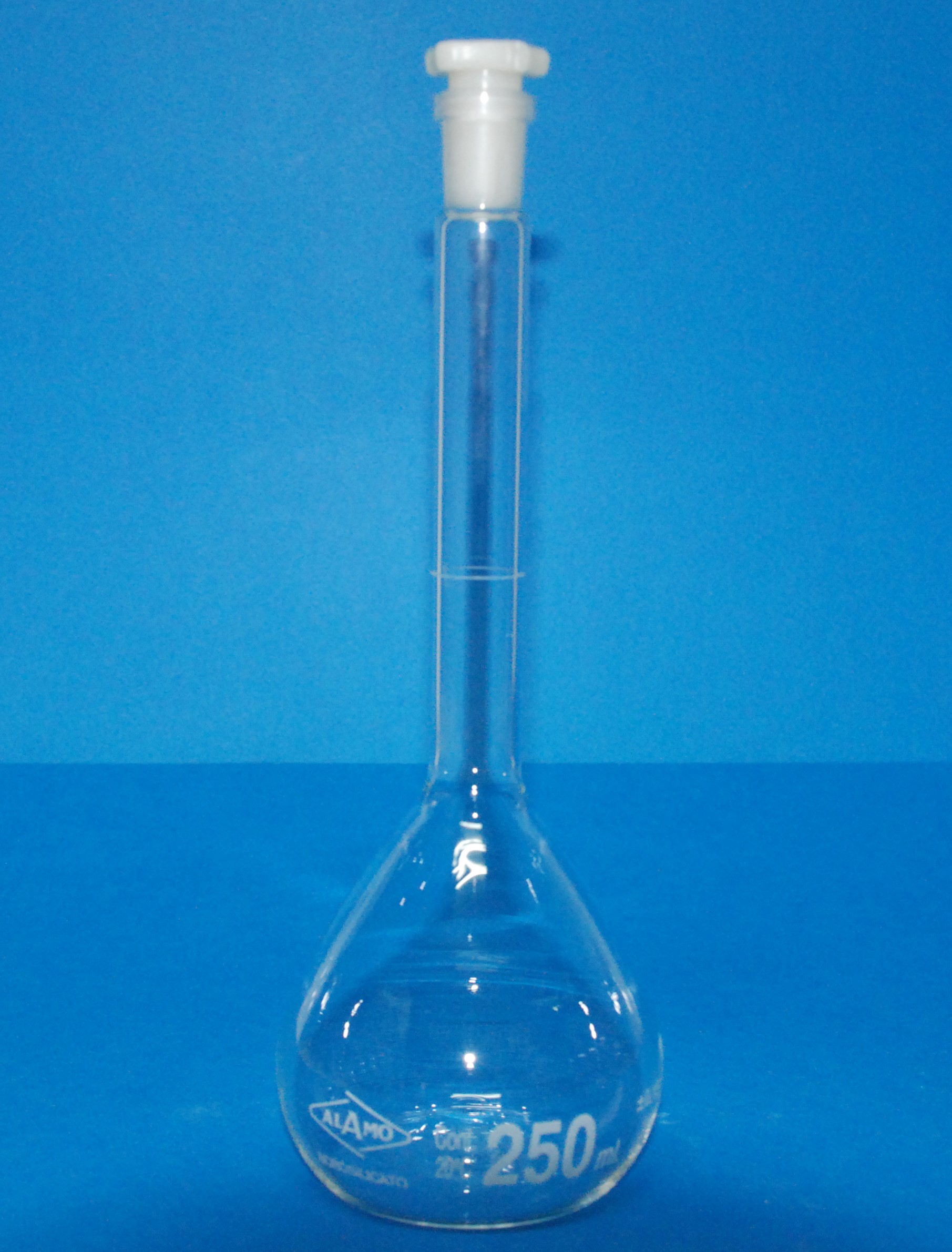 Matraz Aforado, ¿Qué es y cómo Comprarlo? Materiales para laboratorio