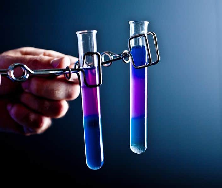 Pinzas de Laboratorio, ¿Cómo elegirlas y a qué precio? Materiales para laboratorio